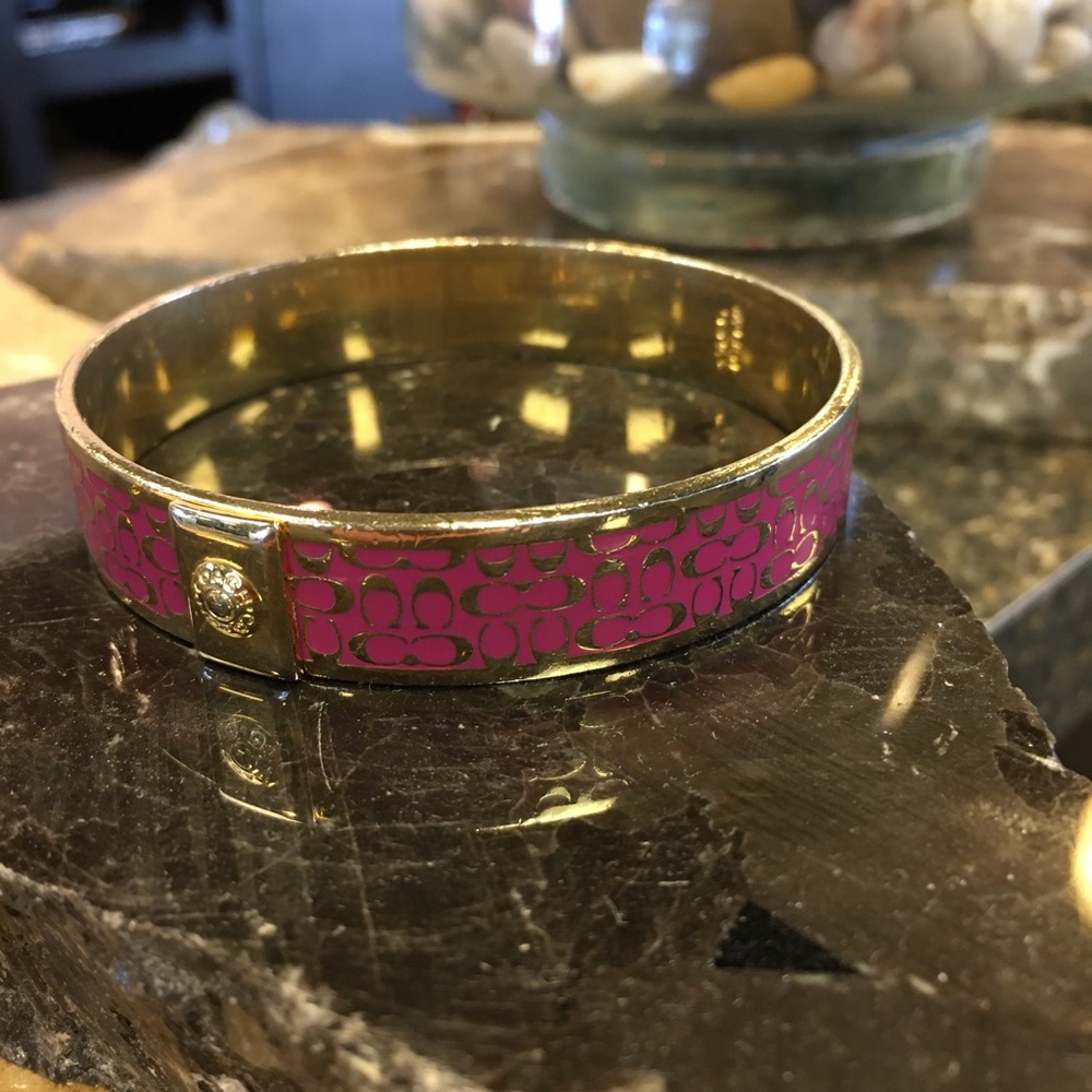 💐Coach cuff bracelet. Pink & Gold